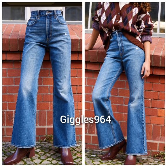 Levi's 70s High Rise Flare Jeans in Take it Out - Picture 5 of 11